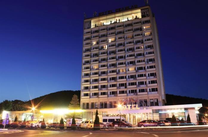 Grand Hotel Ceahlau Piatra Neamţ Buitenkant foto